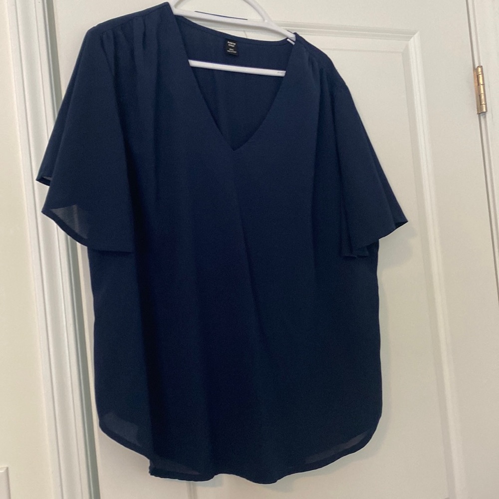 Blouse, v-neck. Very lightweight